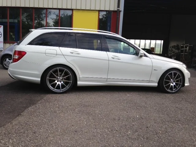 Mercedes C-Klasse mit SLS Design · vorn 8.5 × 19″, hinten 9.5 × 19″ anthracite