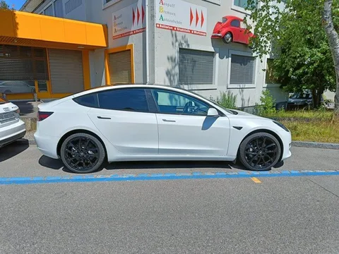 Tesla Model 3 nach dem Felgenumbau