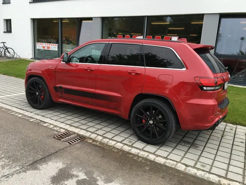Jeep Grand Cherokee SRT nach dem Felgenumbau